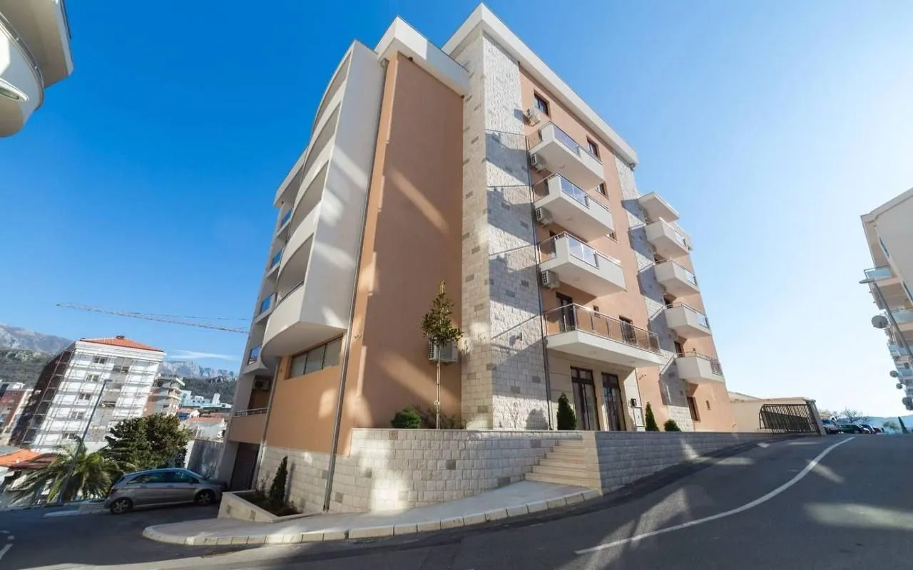 Sale, two bedroom apartment, 89m², Bečići, Budva