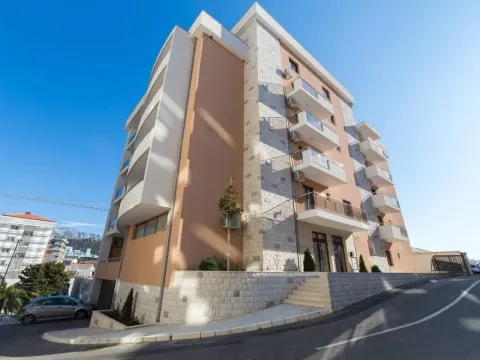 Sale, two bedroom apartment, 89m², Bečići, Budva - image 2