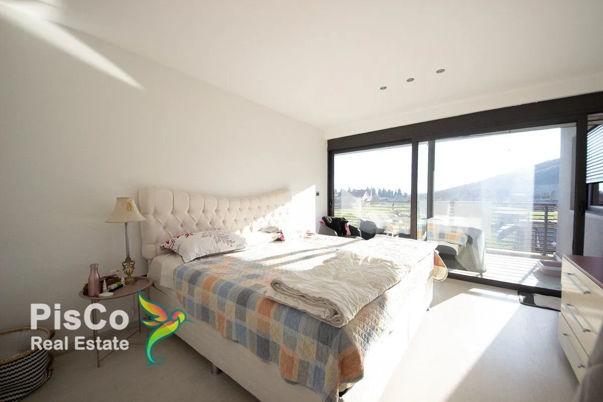 Prodaja, kuća, 300m², Tološi, Podgorica