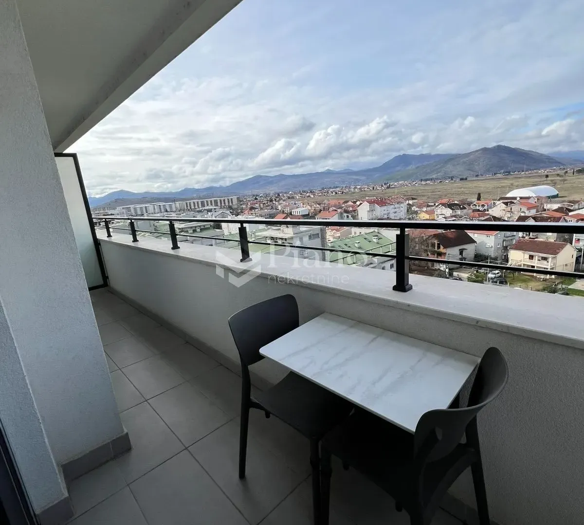 Izdavanje, jednosoban stan, 42m², Tološka šuma, Podgorica