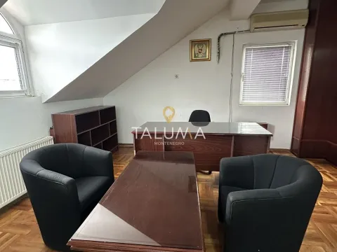 Izdavanje, poslovni prostor, 150m², Pobrežje, Podgorica - image 10