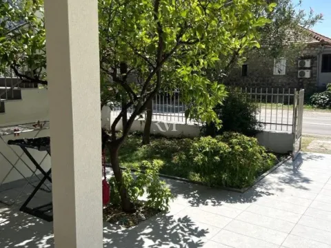 Izdavanje, garsonjera, 32m², Risan, Kotor - image 1