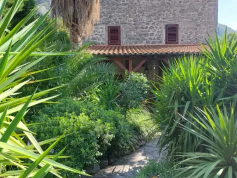 Prodaja, kuća, 240m², Risan, Kotor - image 4