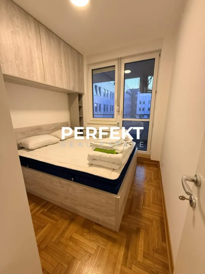 Izdavanje, jednosoban stan, 38m², Novi Beograd Blok 22, Novi Beograd Sve Podlokacije