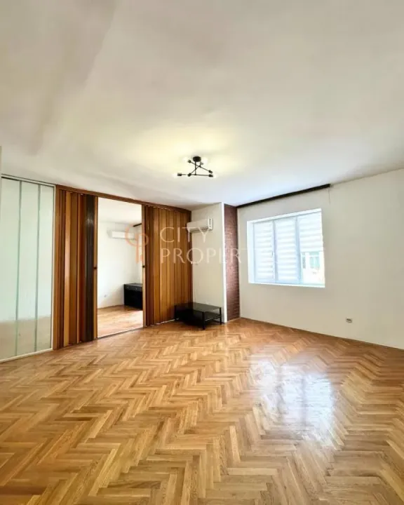 Izdavanje, dvosoban stan, 70m², Centar, Podgorica