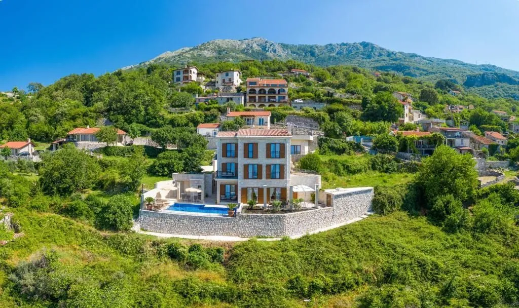Sale, house, 320m², Lapčići, Budva