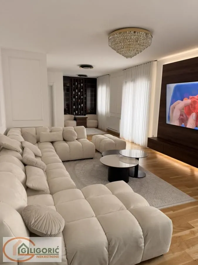 Sale, apartment, 152m², Čubura, Beograd
