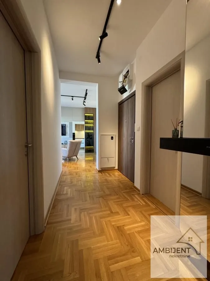 Prodaja, trosoban stan, 70m², Zemun Cara Dušana, Zemun Sve Podlokacije