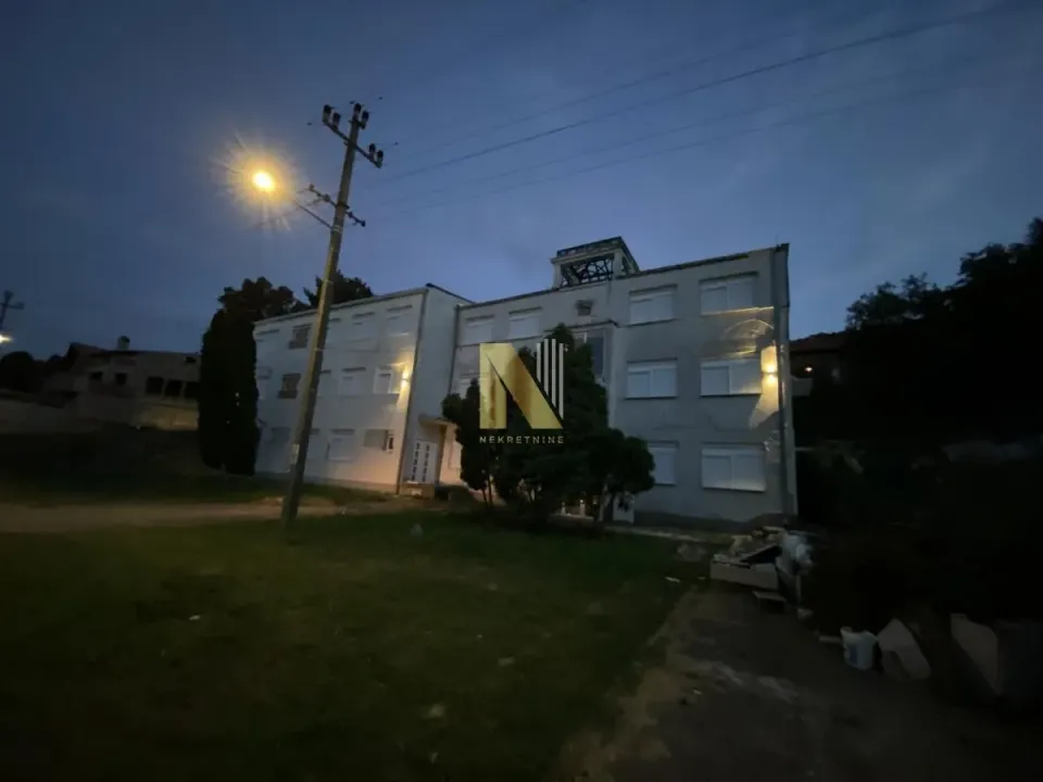 Izdavanje, poslovni prostor, 970m², Rakovac, Novi Sad Sve Podlokacije