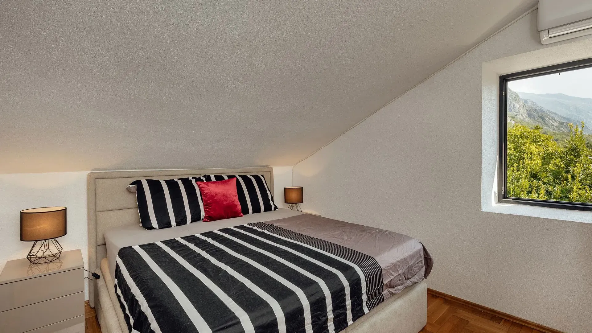 Sale, two bedroom apartment, 82m², Dobrota, Kotor