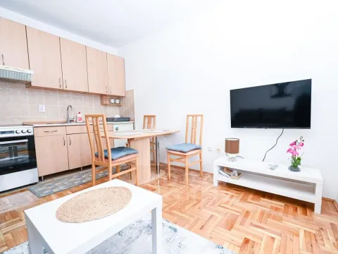 Rent, studio apartment, 28m², Krivi Most, Podgorica - image 3