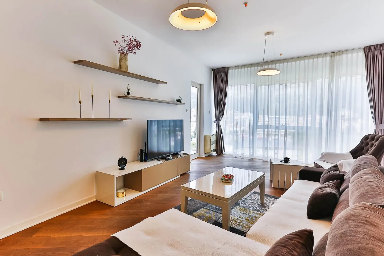 Izdavanje, jednosoban stan, 77m², Budva okolina, Budva