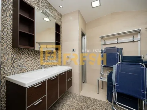Rent, house, 380m², Mareza, Podgorica - image 32