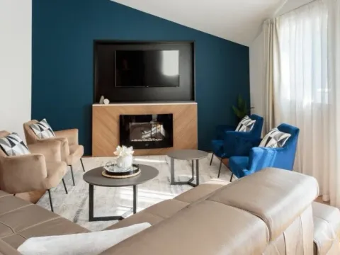 Izdavanje, trosoban stan, 150m², Tivat, Crna Gora - image 7