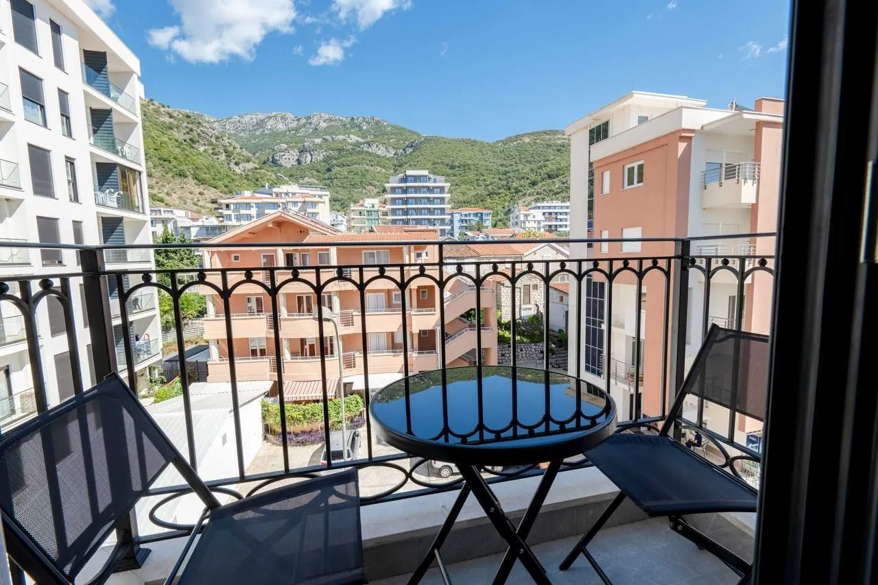 Rent, two bedroom apartment, 70m², Bečići, Budva