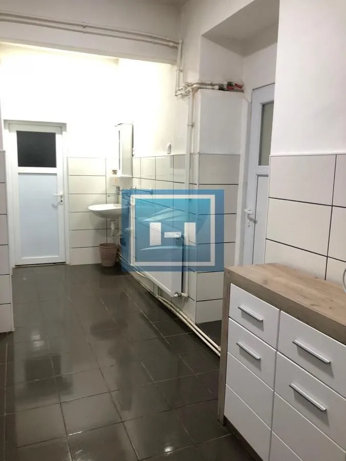 Rent, office space, 320m², Grad Stalać, Ćićevac