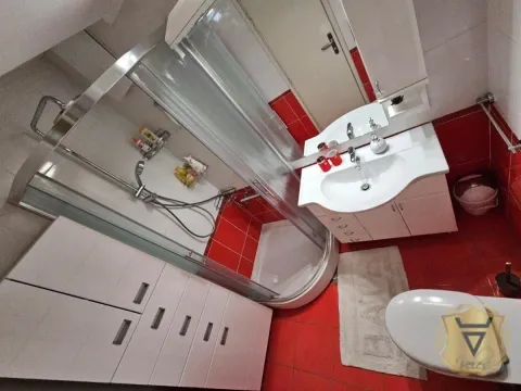 Izdavanje, trosoban stan, 85m², Slavija, Vračar Sve Podlokacije - image 12