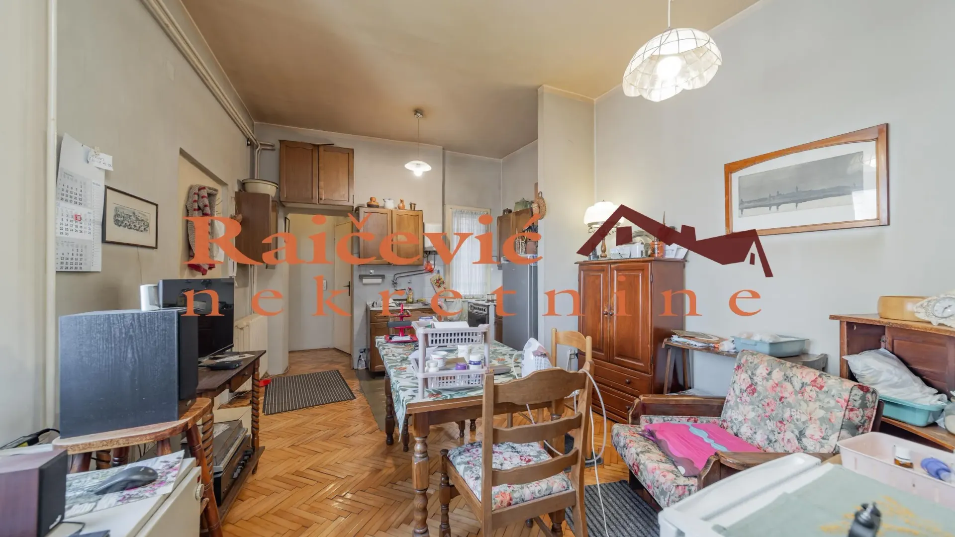 Prodaja, četvorosoban stan, 113m², Centar, Stara Pazova