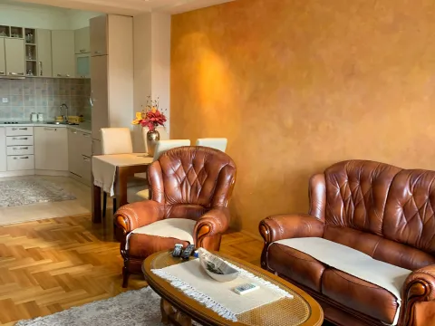 Izdavanje, jednosoban stan, 50m², City Kvart, Podgorica - image 1