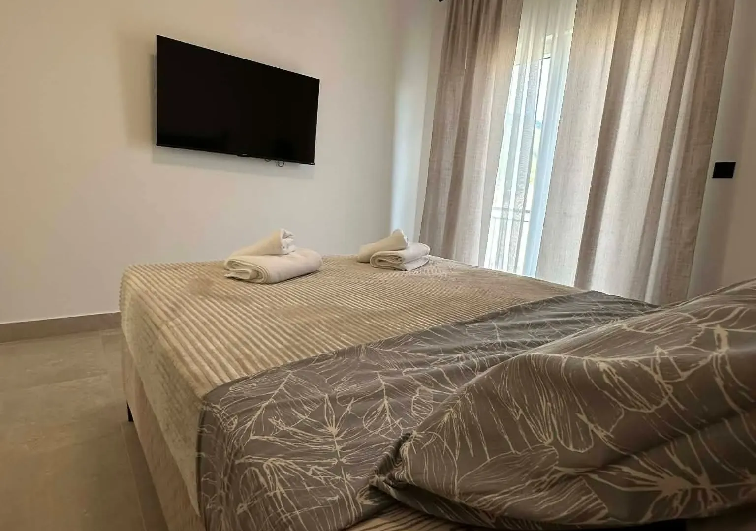 Izdavanje, dvosoban stan, 90m², Seljanovo, Tivat