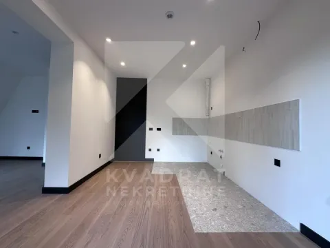 Prodaja, četvorosoban stan, 107m², Centar, Kolašin - image 31