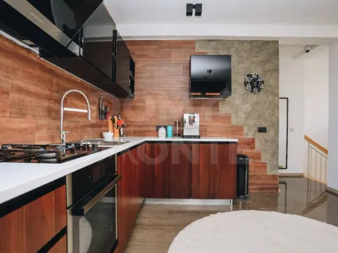 Izdavanje, dvosoban stan, 80m², Tivat, Crna Gora - image 13