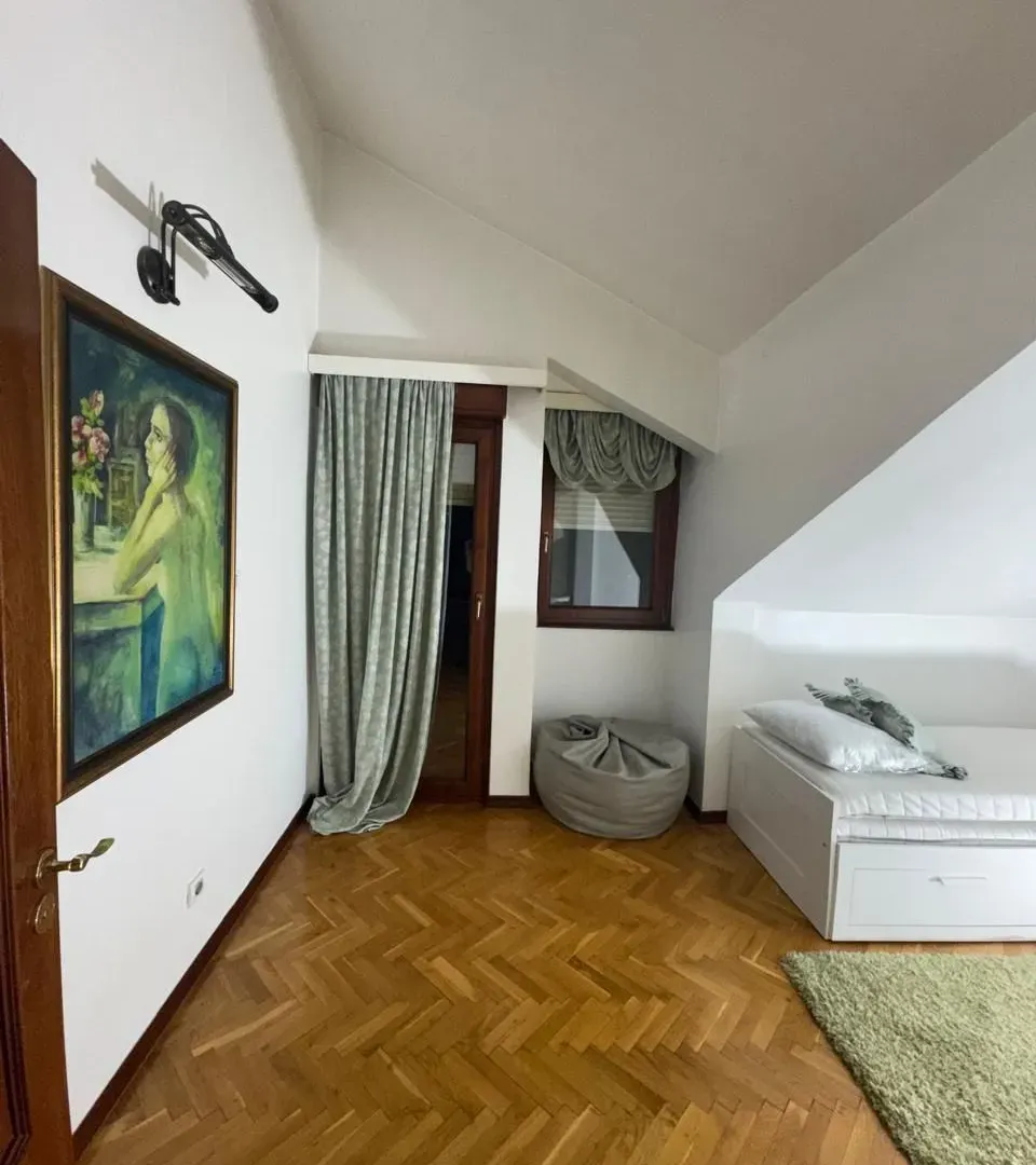 Rent, apartment, 142m², Vezirov Most, Podgorica