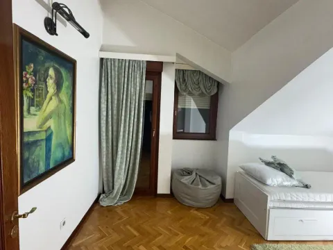 Izdavanje, stan, 142m², Vezirov Most, Podgorica - image 14