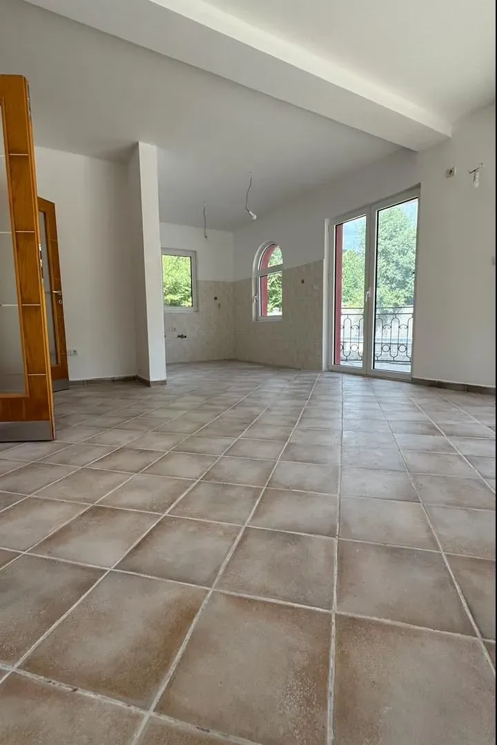 Prodaja, dvosoban stan, 79m², Lastva Grbaljska, Kotor
