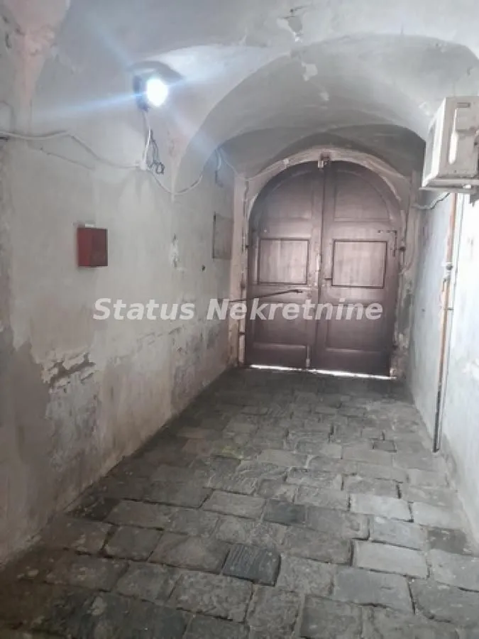 Prodaja, četvorosoban stan, 188m², Petrovaradin, Novi Sad