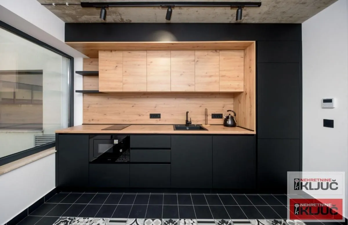 Rent, office space, 279m², Bulevar Oslobodjenja, Novi Sad Sve Podlokacije