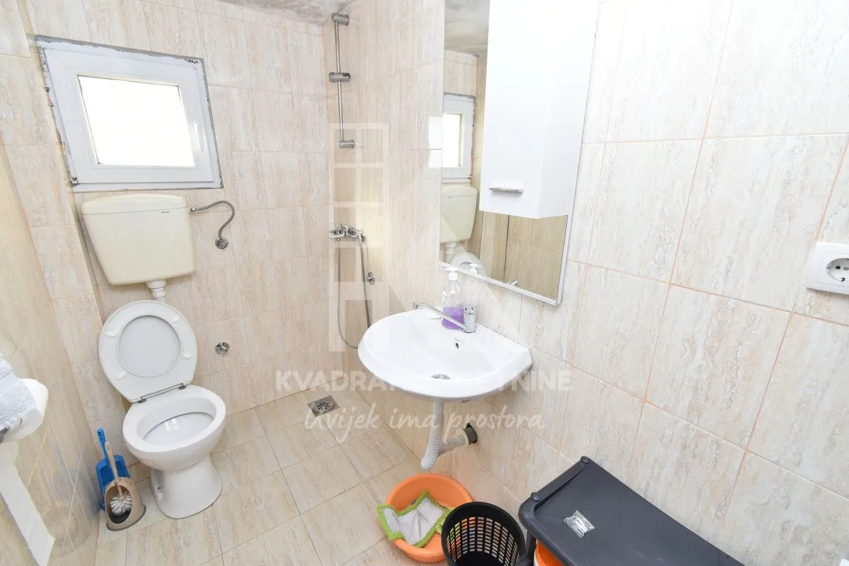 Prodaja, kuća, 500m², Tološi, Podgorica