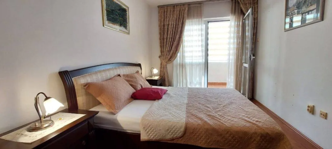 Prodaja, četvorosoban stan, 100m², Adok, Budva