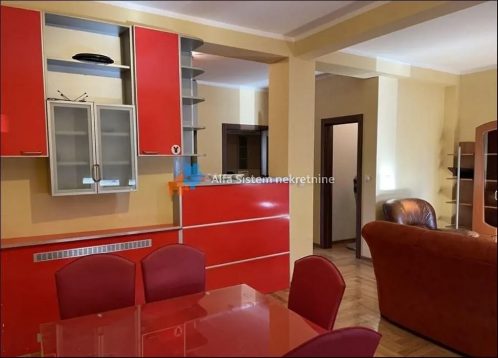 Izdavanje, trosoban stan, 65m², Južni Bulevar, Vračar Sve Podlokacije