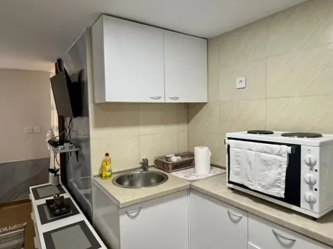 Izdavanje, garsonjera, 22m², Budva, Crna Gora - image 5