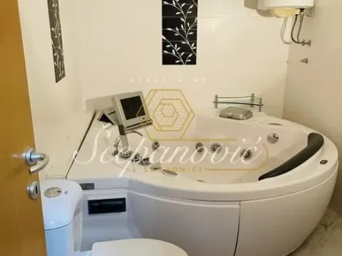 Sale, four bedroom apartment, 134m², Bulevar Oslobodjenja, Novi Sad Sve Podlokacije - image 2