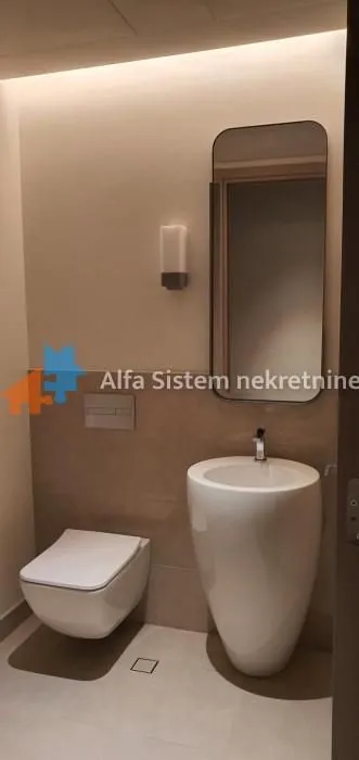 Izdavanje, trosoban stan, 90m², Savski Venac, Beograd