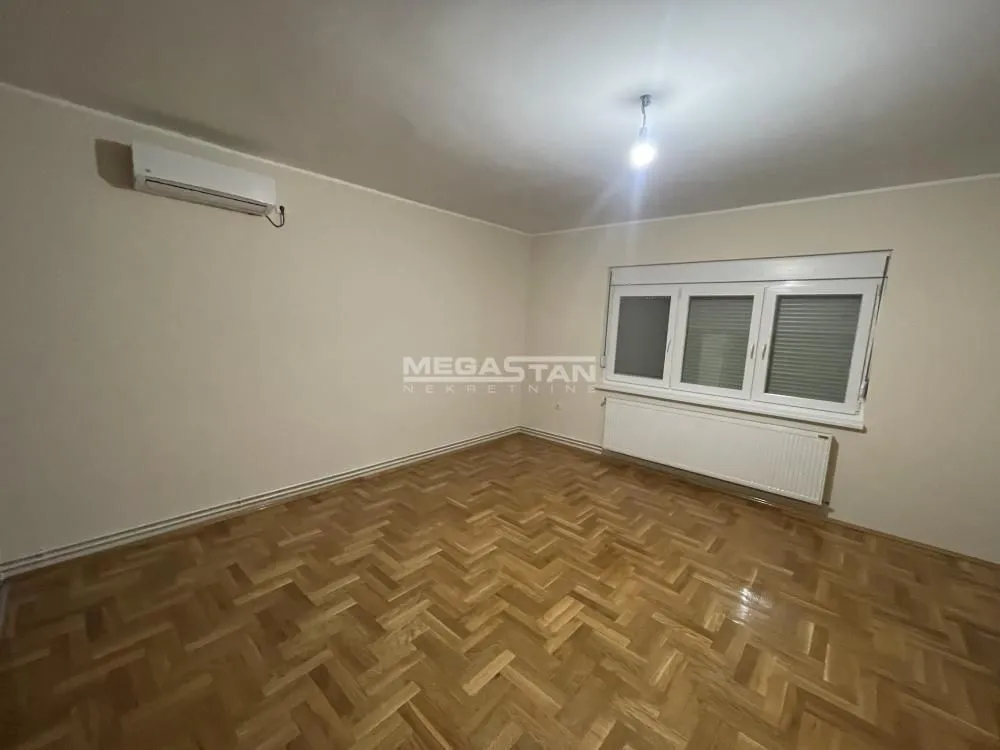 Prodaja, kuća, 363m², Centar, Zrenjanin