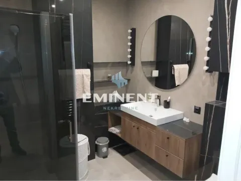 Izdavanje, četvorosoban stan, 154m², Vračar Hram, Vračar Sve Podlokacije - image 6