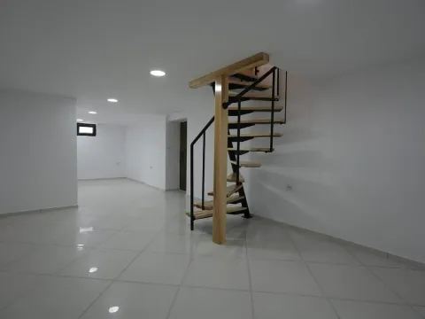 Izdavanje, poslovni prostor, 95m², Podgorica, Crna Gora - image 2