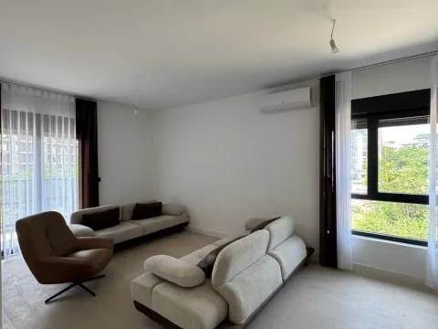 Izdavanje, jednosoban stan, 53m², Podgorica, Crna Gora