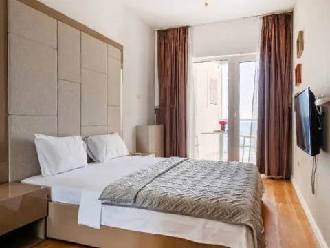 Izdavanje, jednosoban stan, 77m², Centar, Budva - image 6