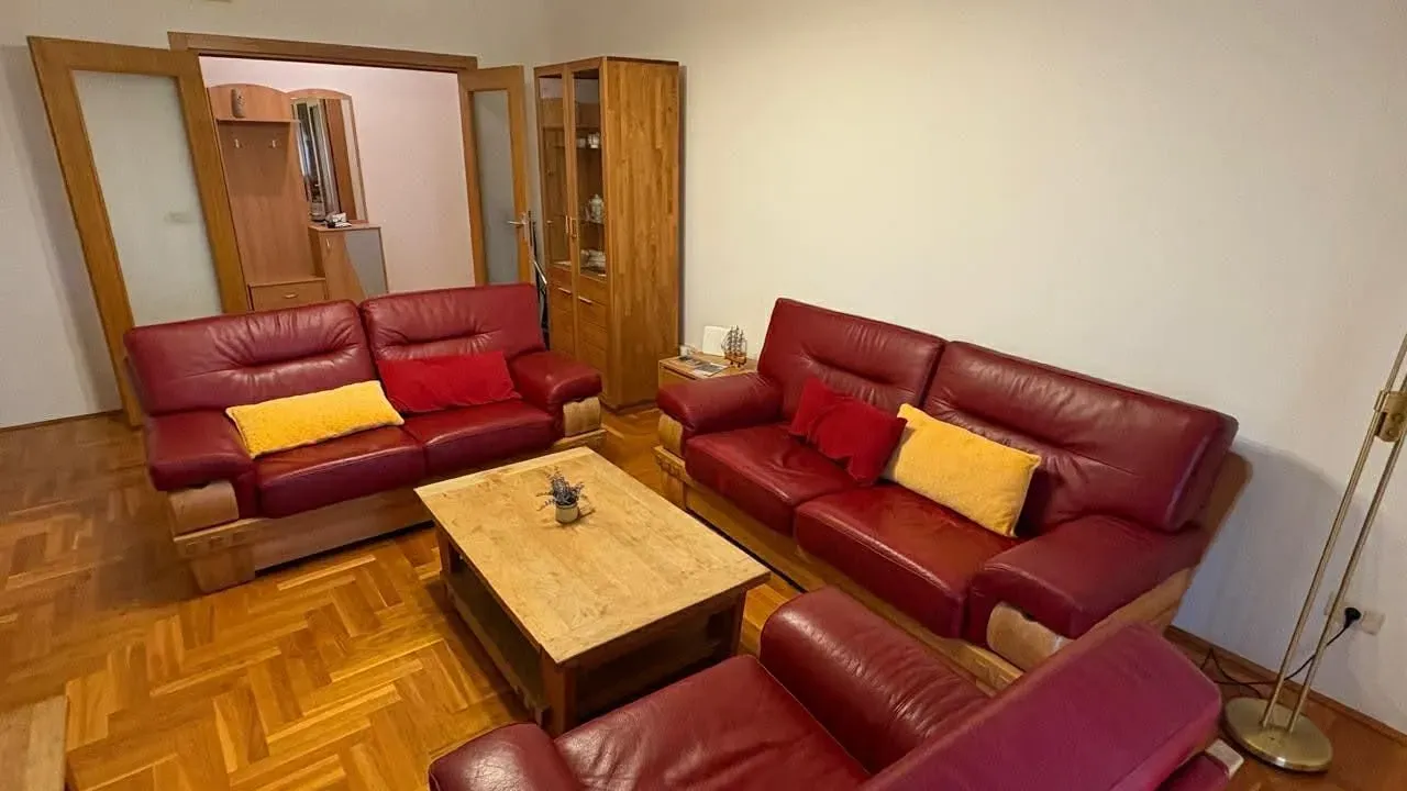 Izdavanje, dvosoban stan, 98m², Centar, Bar