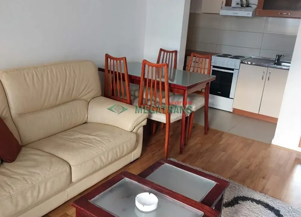 Izdavanje, dvosoban stan, 38m², Salajka, Novi Sad Sve Podlokacije