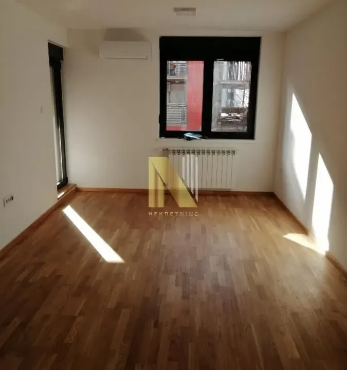 Izdavanje, dvosoban stan, 61m², Socijalno, Novi Sad Sve Podlokacije