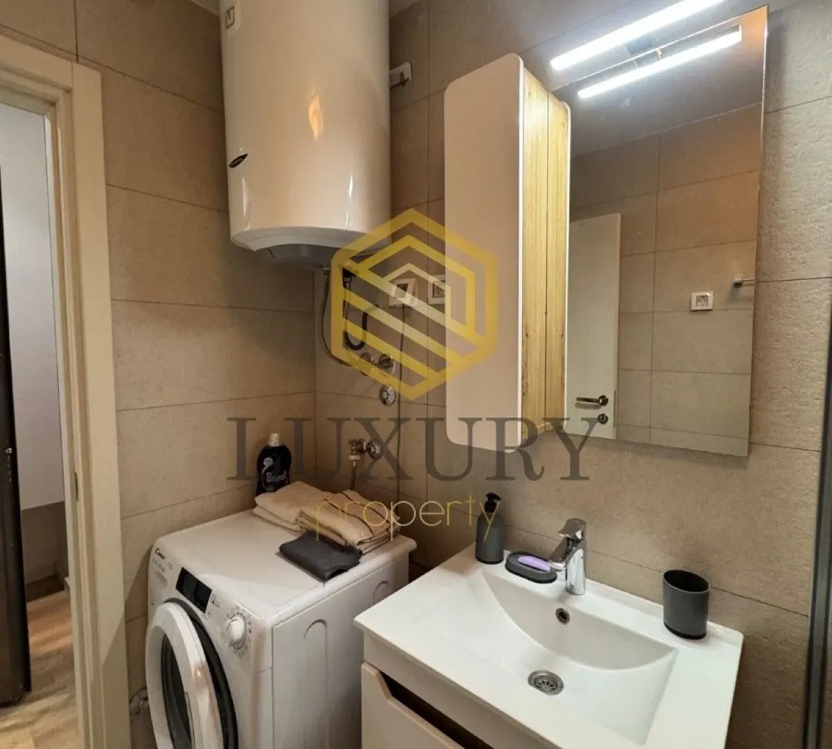 Izdavanje, jednosoban stan, 45m², Centar, Podgorica