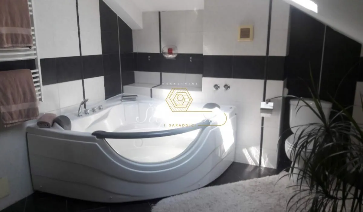 Prodaja, trosoban stan, 113m², Nova Detelinara, Novi Sad Sve Podlokacije
