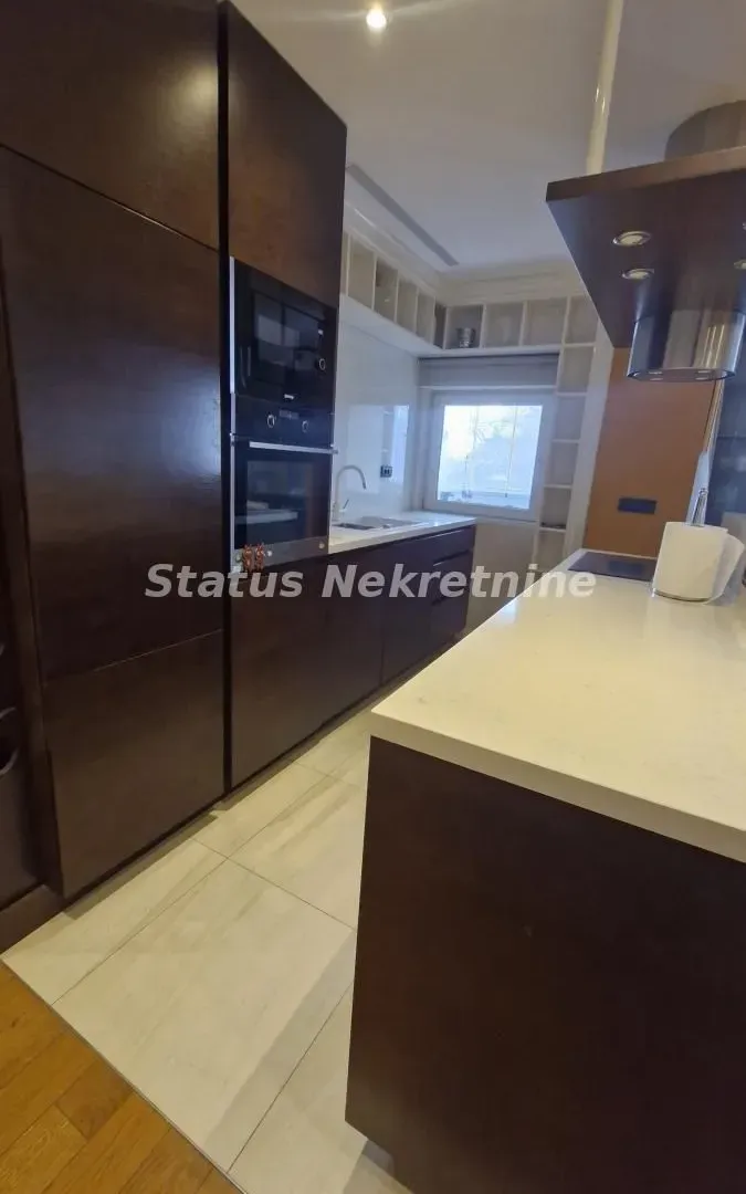 Prodaja, četvorosoban stan, 113m², Centar, Novi Sad