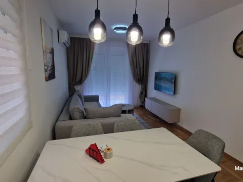 Izdavanje, dvosoban stan, 70m², Radanovići, Kotor - image 2