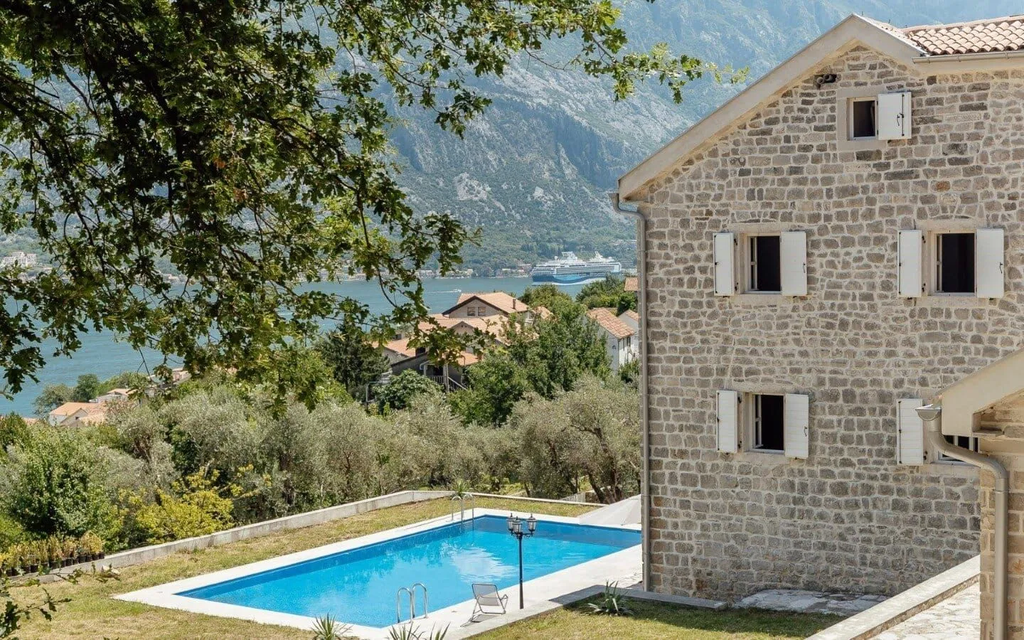 Sale, house, 800m², Prčanj, Kotor